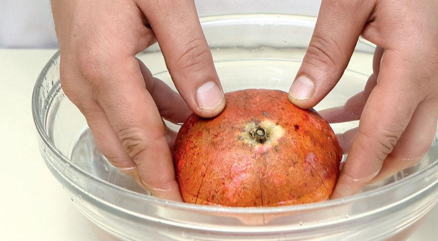 Как правильно разрезать гранат? 22 фото Как резать фрукт и как его быстро разделать, плод в разрезе и без косточек