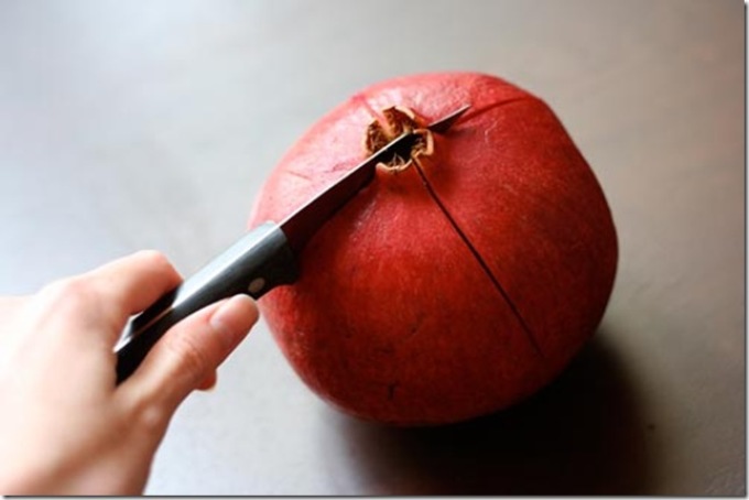 Как правильно разрезать гранат? 22 фото Как резать фрукт и как его быстро разделать, плод в разрезе и без косточек